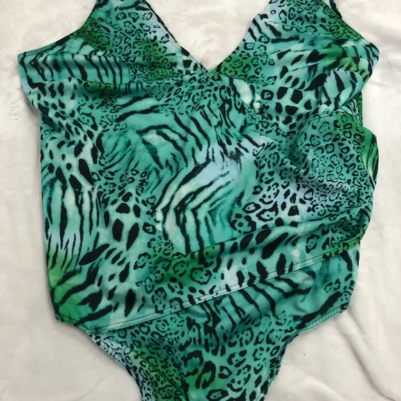 ASOS Curve Animal Print Swim - Picture 3 of 4